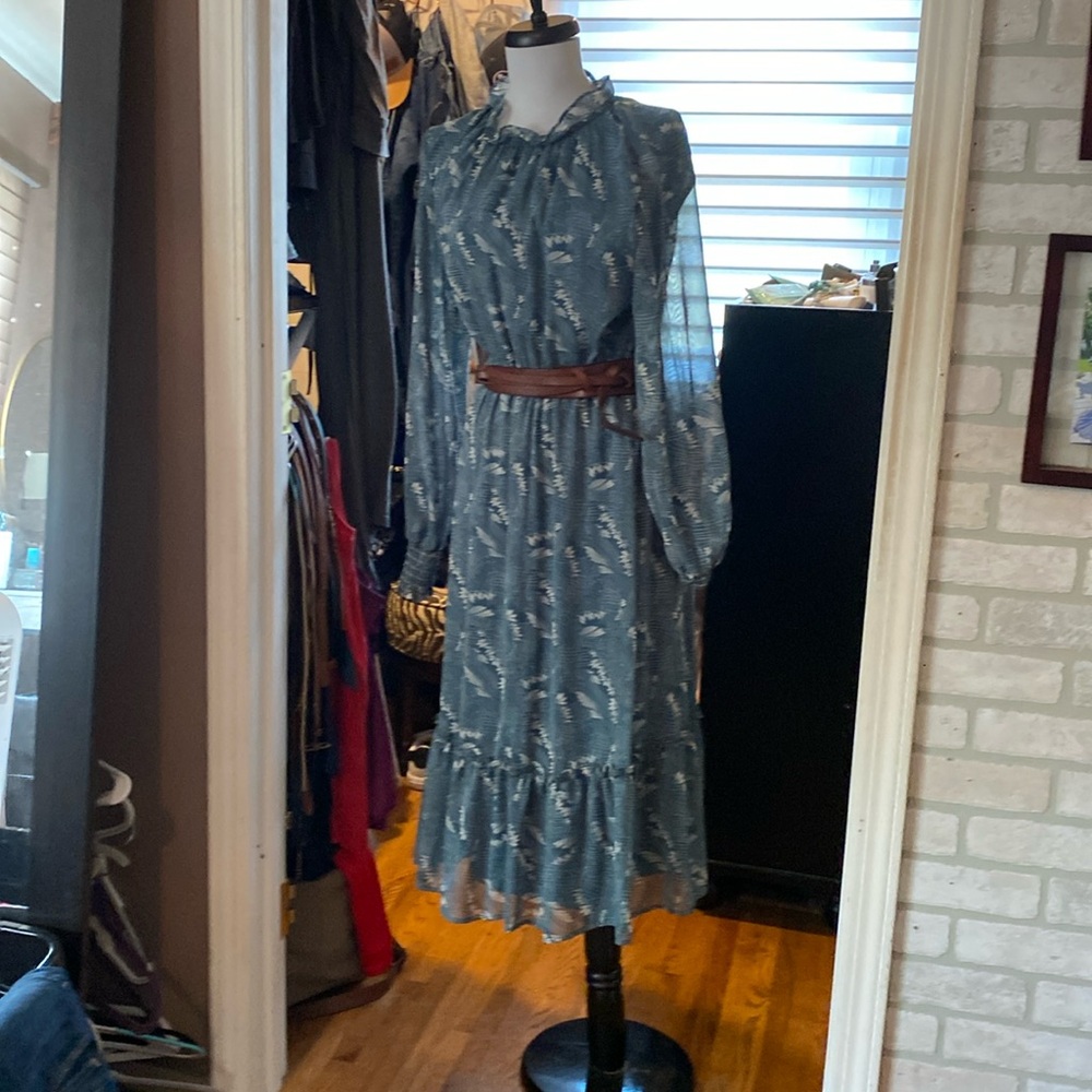 Feminine midi dress